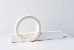 Borðlampi COMPOSITION white/ivory
