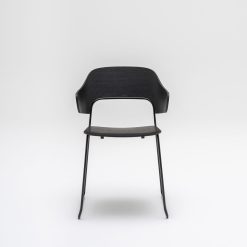 Stóll AFI m/örmum eik/svartur, svört gri